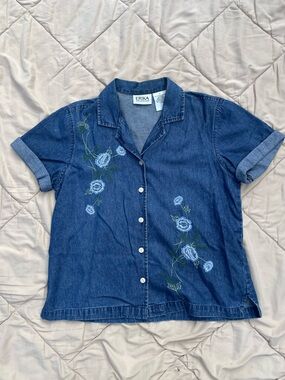 Vintage Erika Collection denim floral embroidered button up shirt